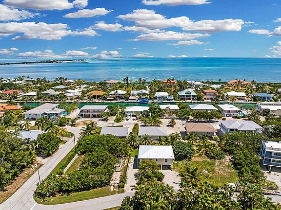4th image of 104 S Bahama Dr