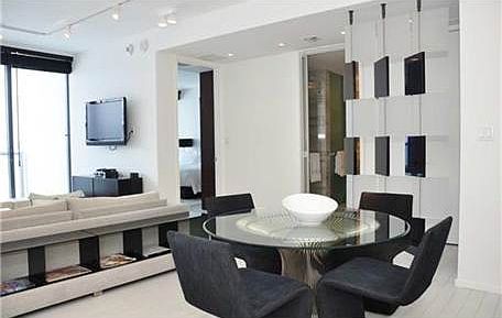 4th image of 2201 Collins Ave #915
