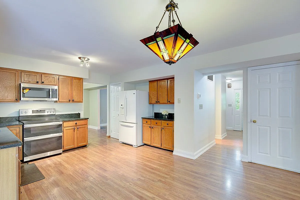 5 bed, 3.5 bath, 3452 sqft, $3,600 — Photo 4