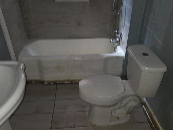 4th image of 707 Walnut St