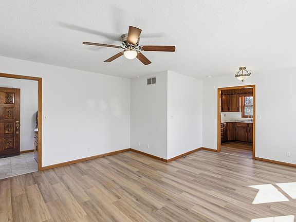 5th image of 28 Harris Dr