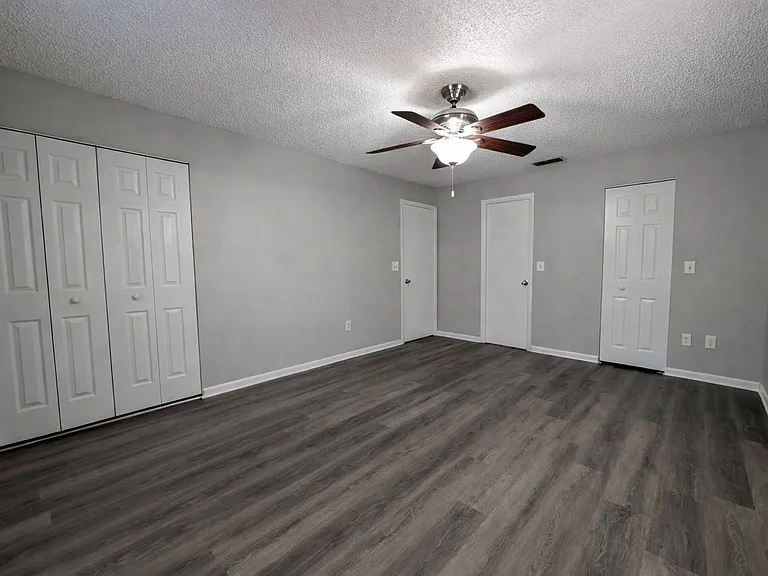11511 Grove Ln — Photo 7