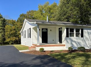 17201 Sarah St, Bowling Green, VA 22427