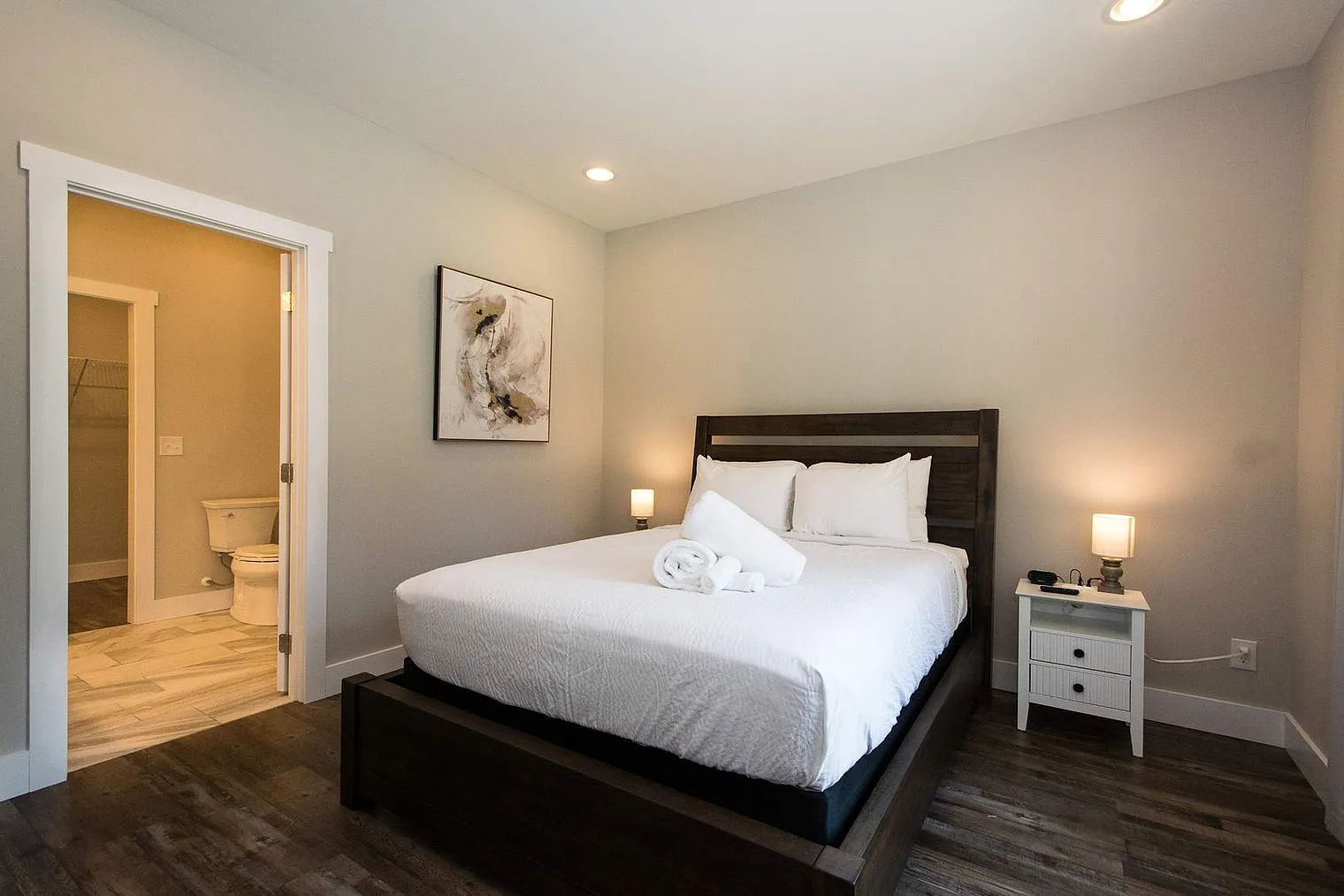 2 bed, 2.0 bath, 990 sqft, $3,041 — Photo 4