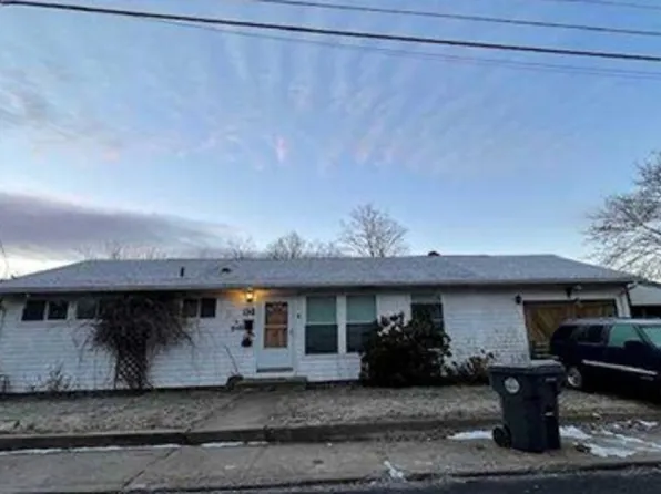 84 Clyde St, West Warwick, RI 02893
