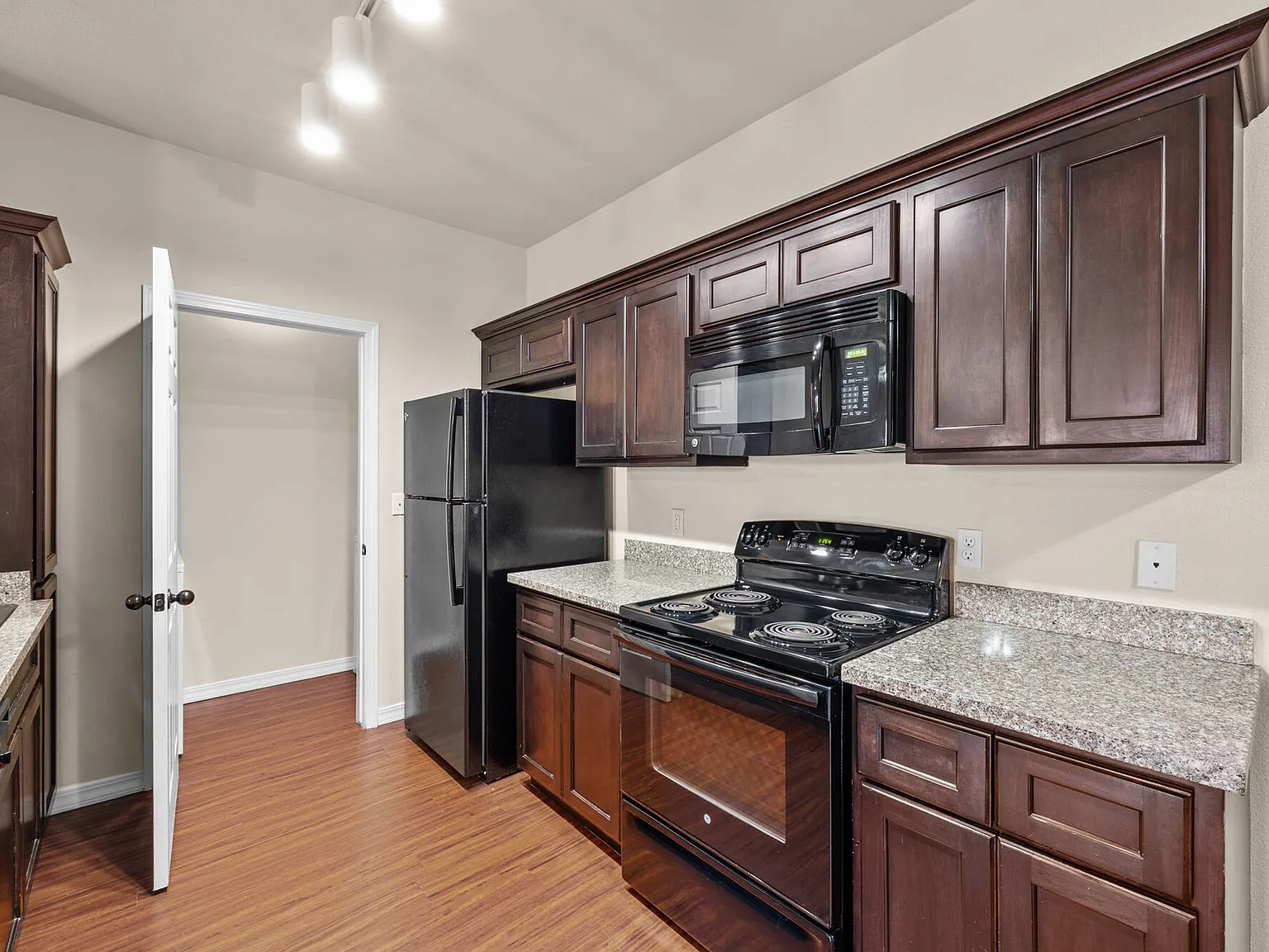 Las Torres Apartments — Photo 3