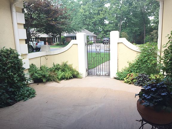 3rd image of 33 Stonehenge Dr