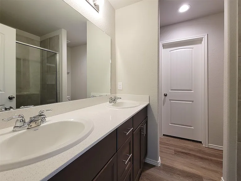 942 Amesbury Ct — Photo 30