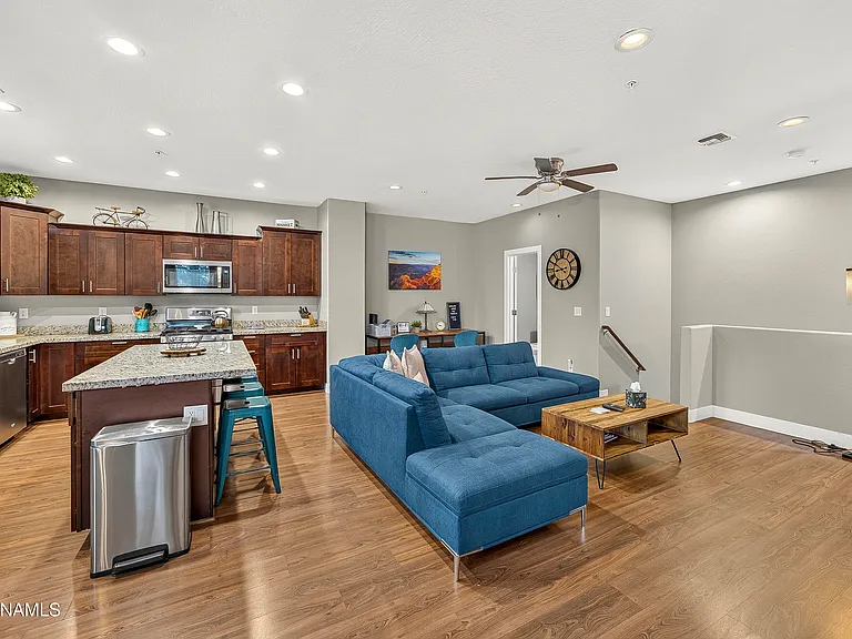 2561 W Cripple Creek Dr — Photo 3