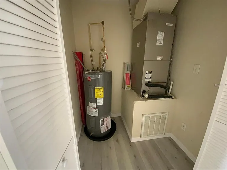 2327 Prime Cir #B — Photo 17