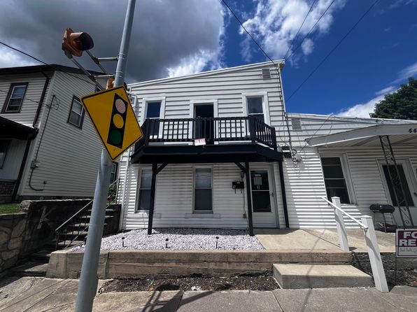 4435 Main St