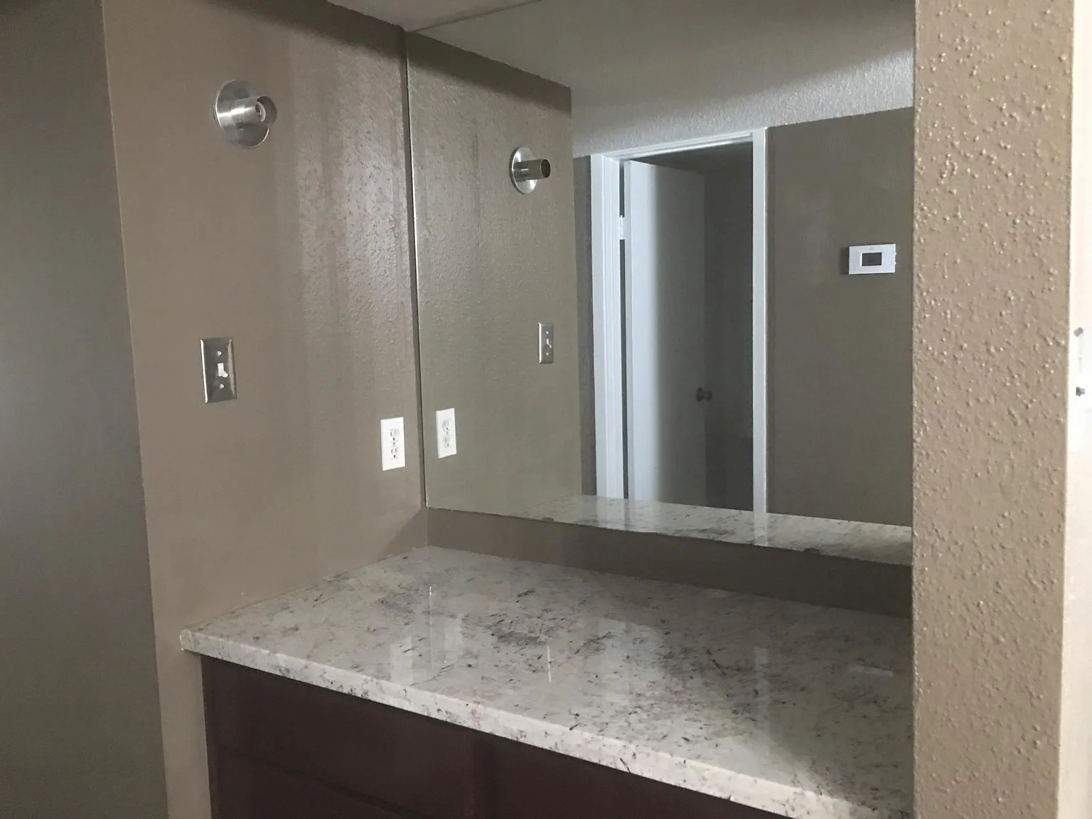 3901 Woodchase Dr — Photo 2