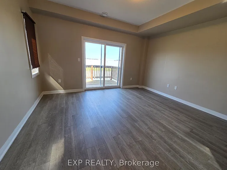 100 Laguna Village Cres — Photo 7