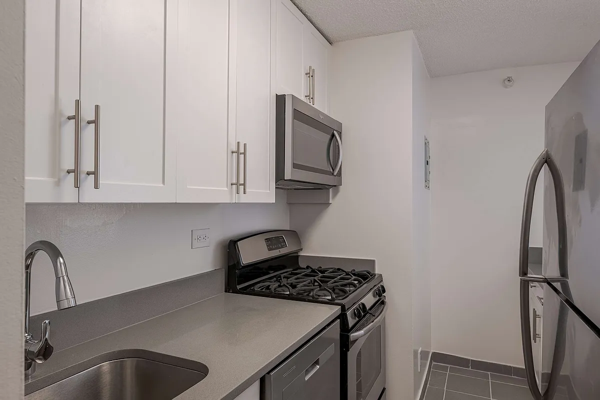 35 River Drive South 1004