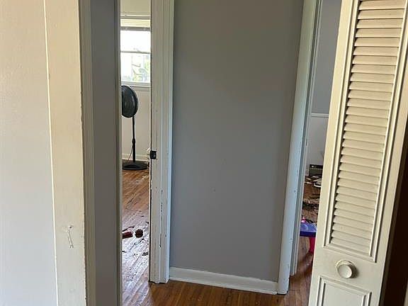 5th image of 160 Green Meadows St