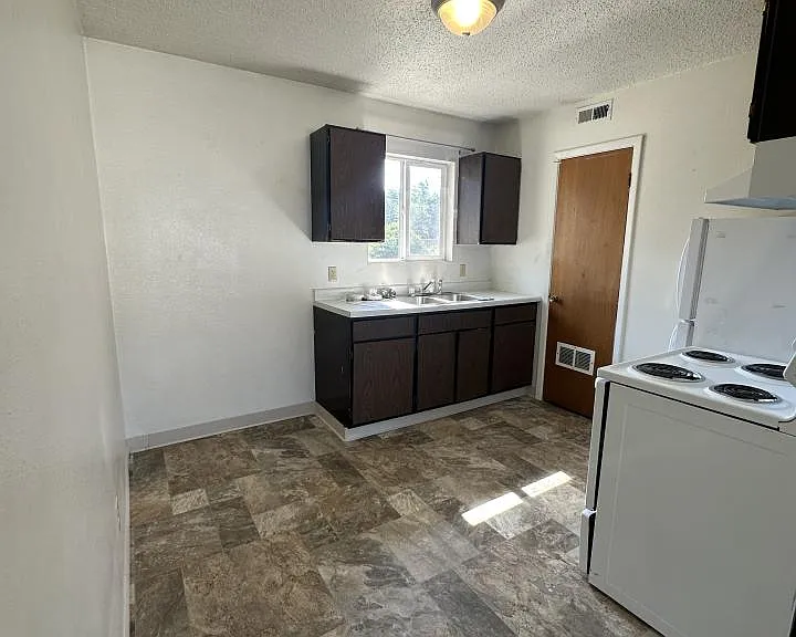 2020 Alderson Ave #4 — Photo 3