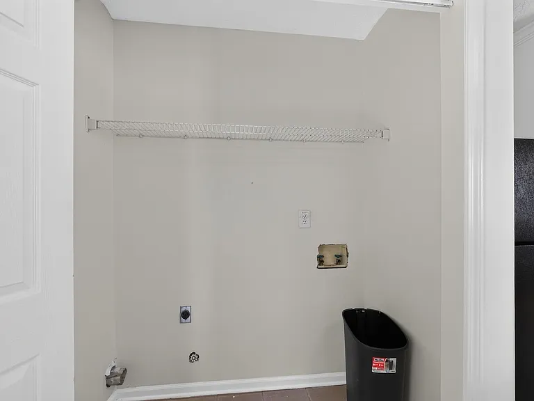 327 Autumn Lake Dr — Photo 14