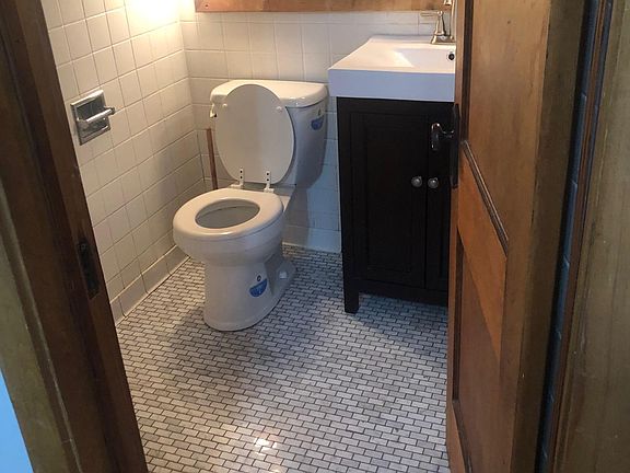2nd image of 1322 W Arthur Ave #1