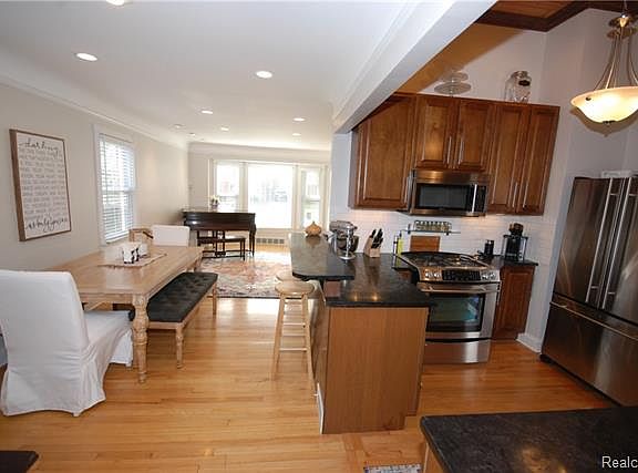 5th image of 4630 Elmwood Ave
