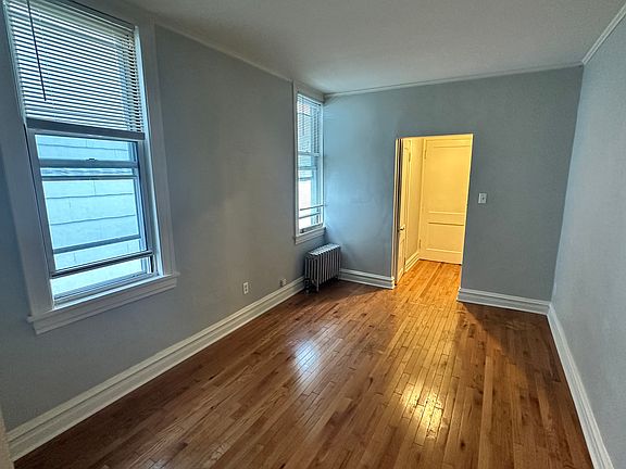 4th image of 1615 W Summerdale Ave APT 1