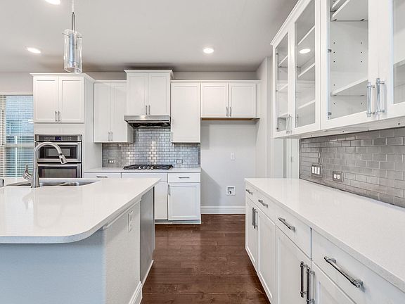 2nd image of 2057 Miramar Dr