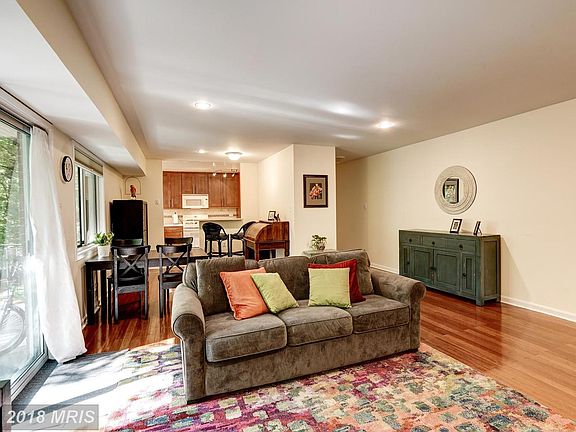 4th image of 10637 Weymouth St #10637