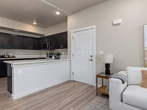 Latitude 40 Two Bedroom With Garage