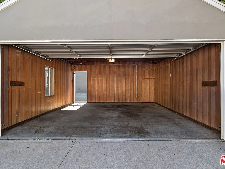 4460 Stansbury Ave — Photo 46