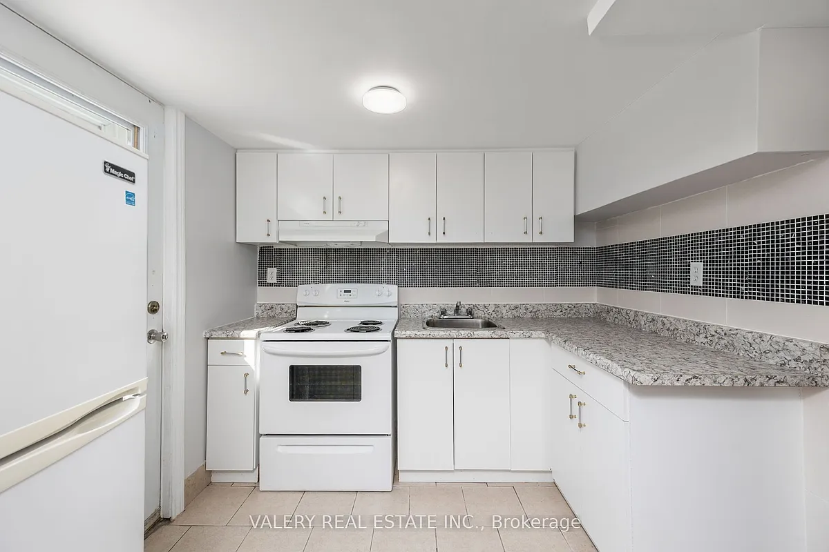 Building Photo - 48 Clarence St #2