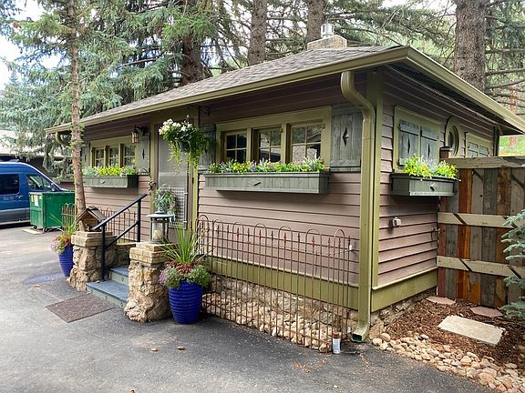 Super cute cottage for additional monthly rent $.