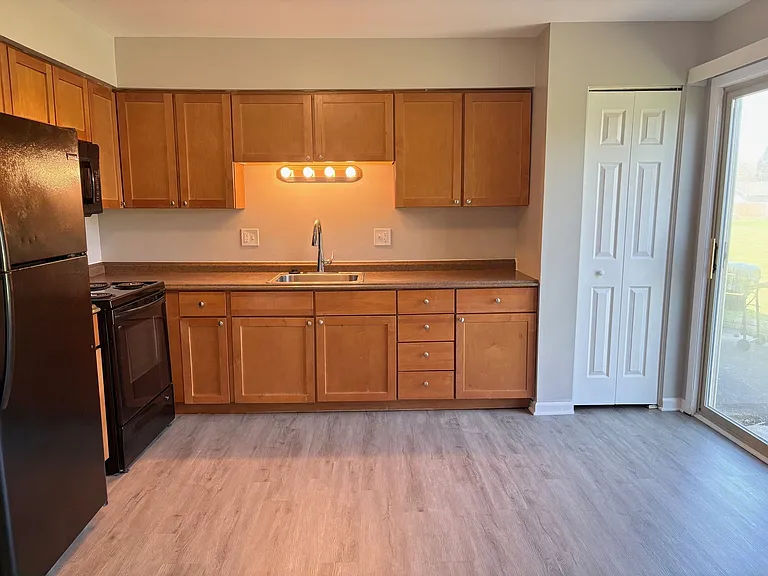 724 Oakton Rd — Photo 3