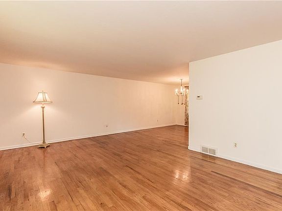 4th image of 133 Hillside Way