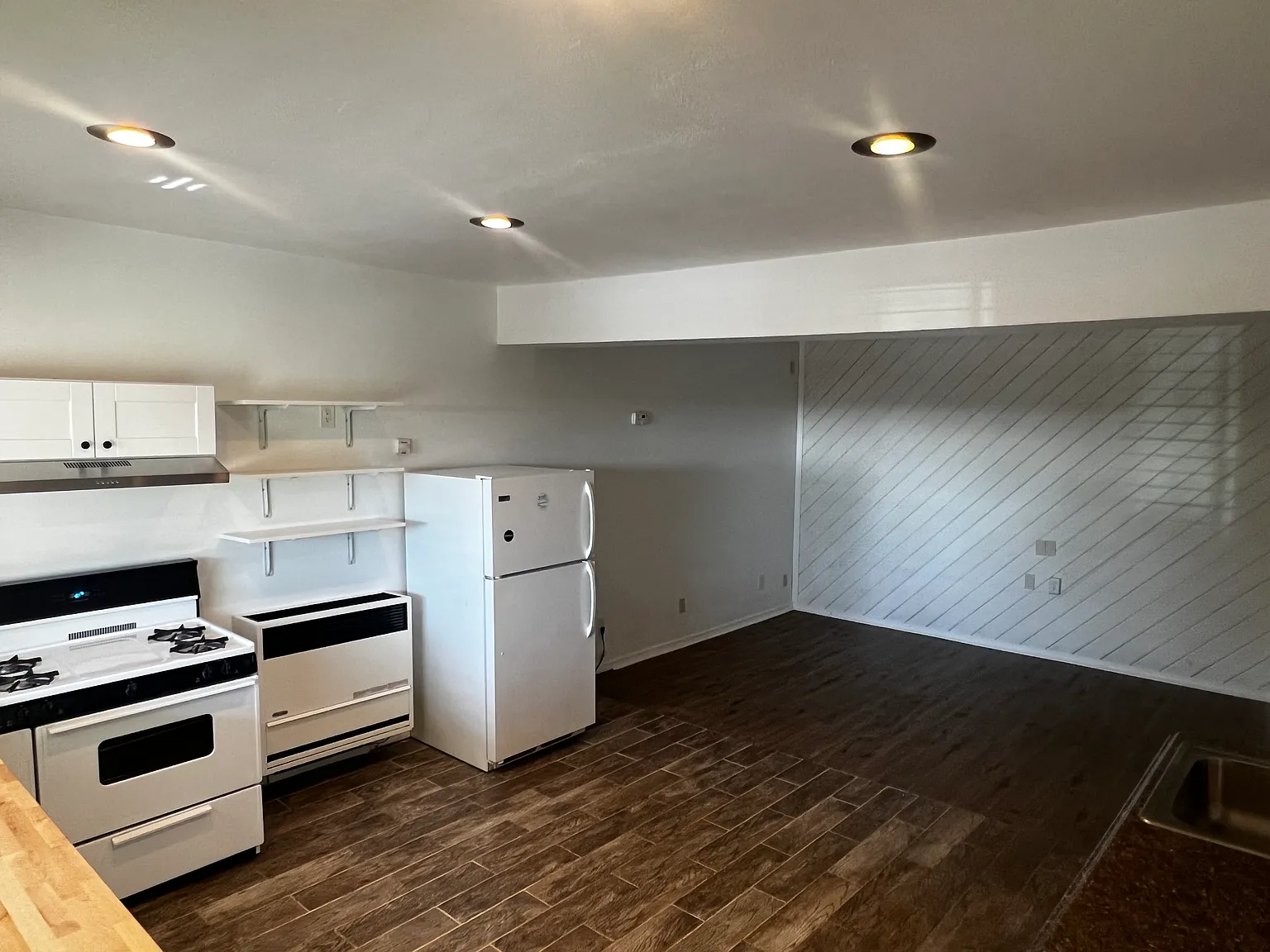 1 bed, 650 sqft, $2,000 — Photo 3