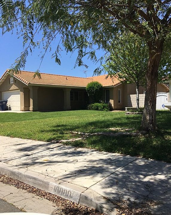2nd image of 19986 Silvercrest Ln