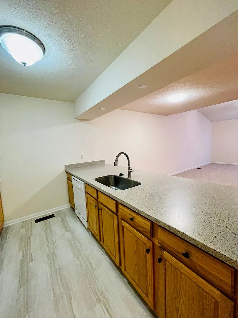 Updated Duplex for Rent — Photo 4