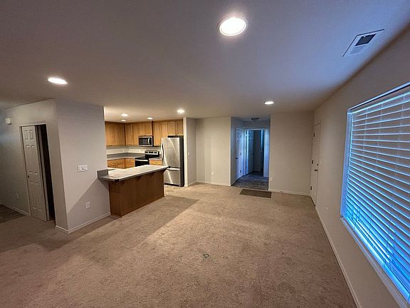 2nd image of 750 SE Davis St #750