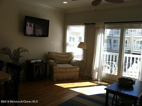 5th image of 21 Blaine Ave Unit 7