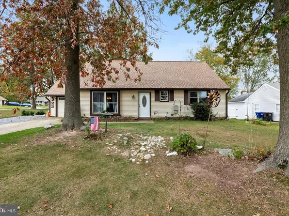 222 Tenby Chase Dr, Delran, NJ 08075