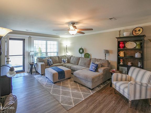 5th image of 210 Horton Ln