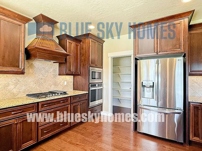 4 bed, 3.0 bath, 1923 sqft, $2,695 — Photo 2