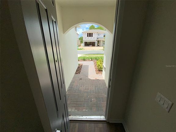 5th image of 2462 Southlawn Ln