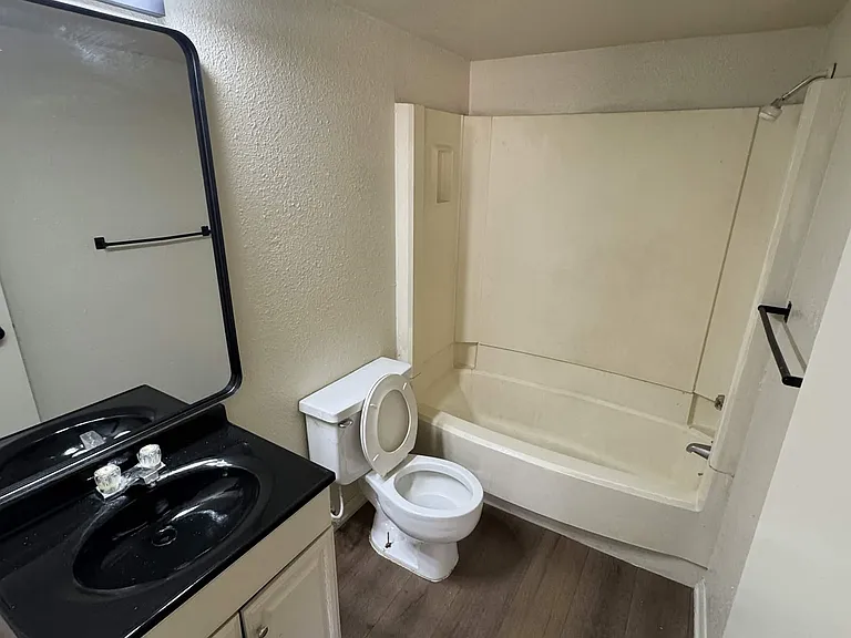 Chapparal Apartments — Photo 13