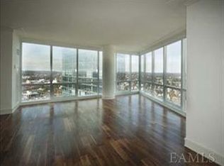 3 Renaissance Sq, White Plains, NY 10601