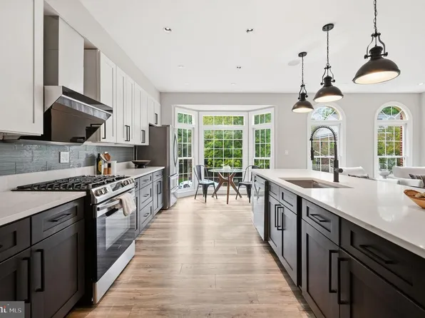 2131 N Scott St, Arlington, VA 22209