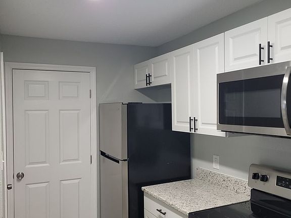 2nd image of 4225 Thornbriar Ln APT 206