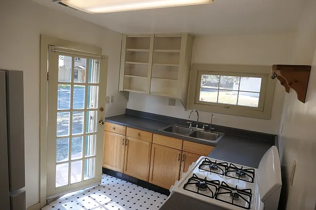30452 Hilltop Dr — Photo 4