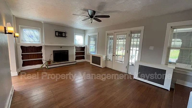 3 bed, 2.0 bath, 1492 sqft, $1,400 — Photo 3