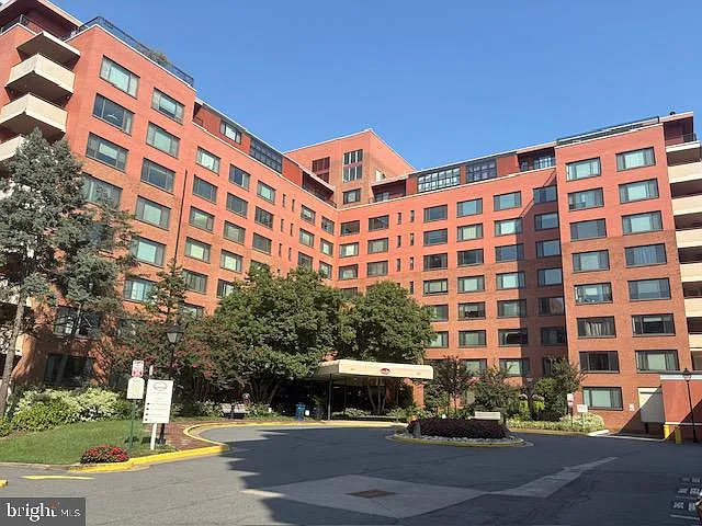 1021 Arlington Blvd #1130 — Photo 4