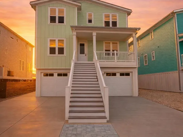 2724 W Pelican Drive, Oak Island, NC 28465