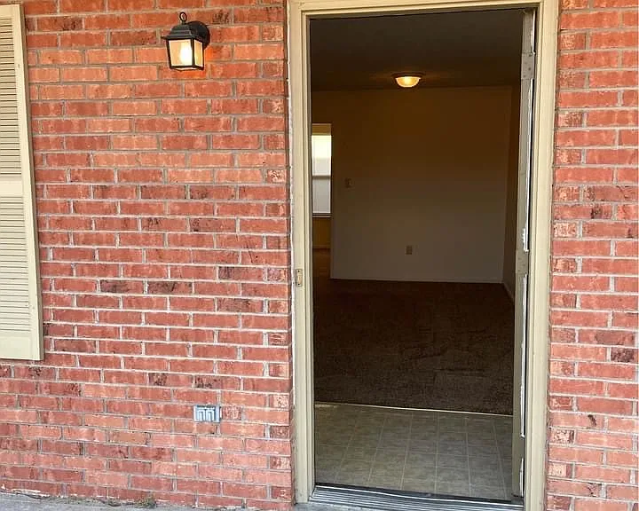 215 Keystone Dr — Photo 1